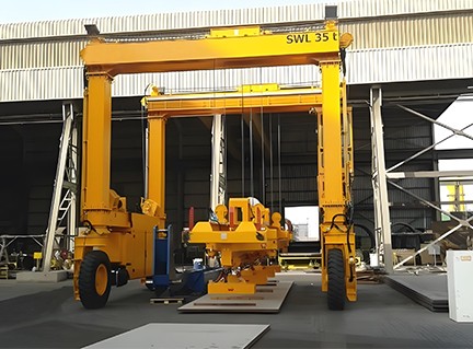 Straddle Carrier